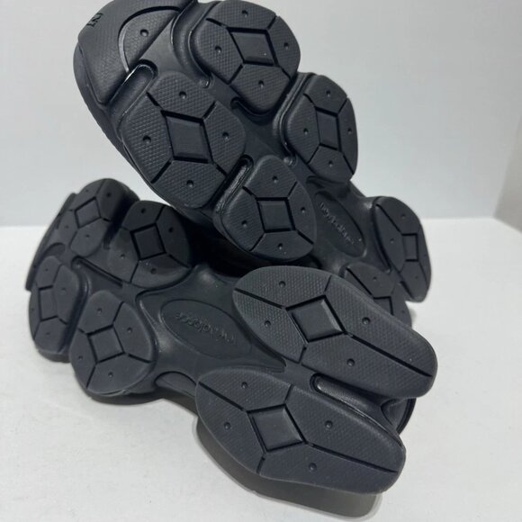 Athletic_Shoes
